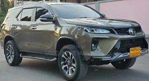 Toyota Fortuner VX 2.8 GD-6 2021 Beige