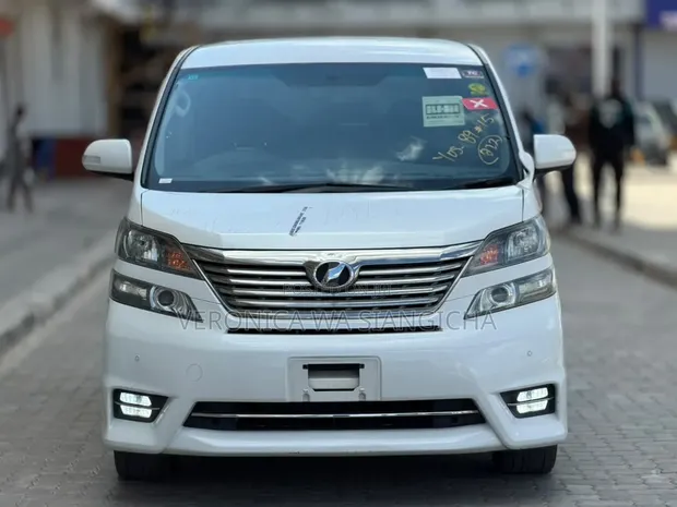Toyota Alphard 2011 White - 1