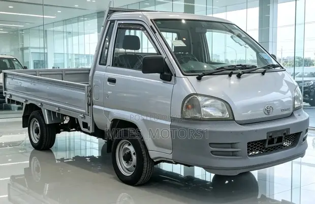 Toyota HiAce 2004 Silver - 1