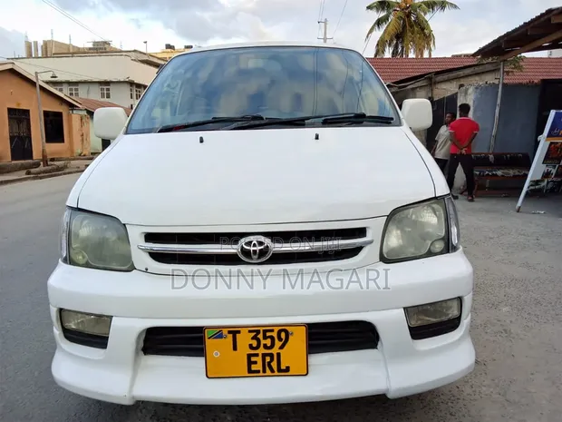 Toyota Noah 2003 White - 1