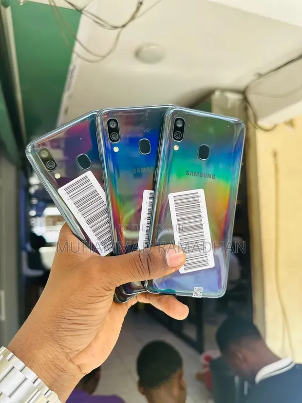 Samsung Galaxy A40 64GB Black - 1