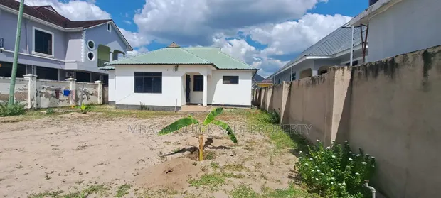 4 Bedroom House for Sale in Bunju Beach - 1