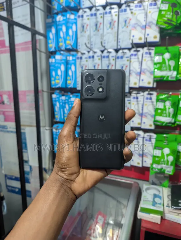 Motorola Edge 50 Pro 256GB Nyeusi (Iliyo tumika) - 1