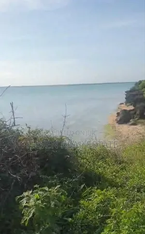 Beach Cliff Plot for Sale in Kikungwi, Zanzibar