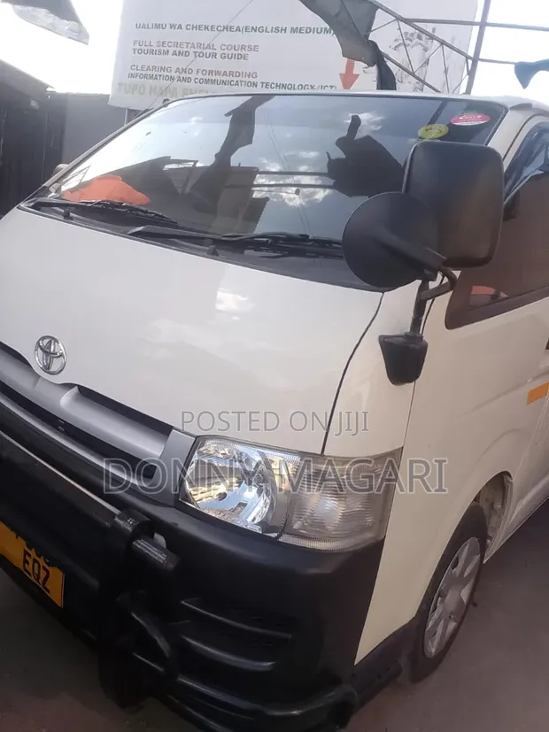 Toyota HiAce 2008 - 1