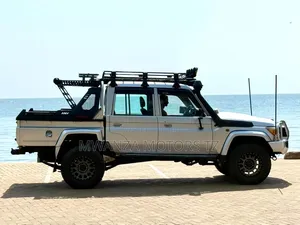 Toyota Land Cruiser 70 Pickup 2020 Nyeupe
