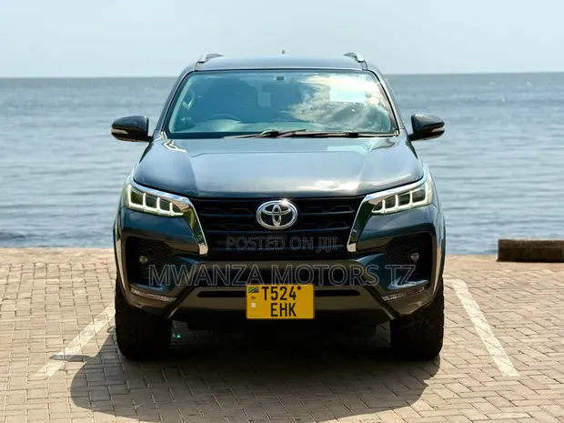 Toyota Fortuner 2016 Nyeusi - 1