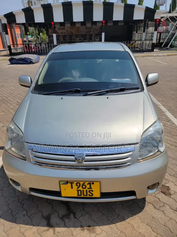 Toyota Raum 2005 Silver - 1