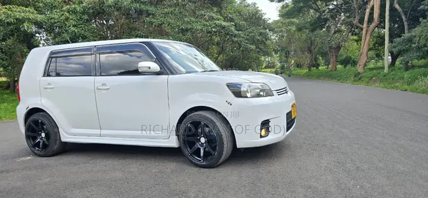 Toyota Corolla Rumion 2010 White - 1