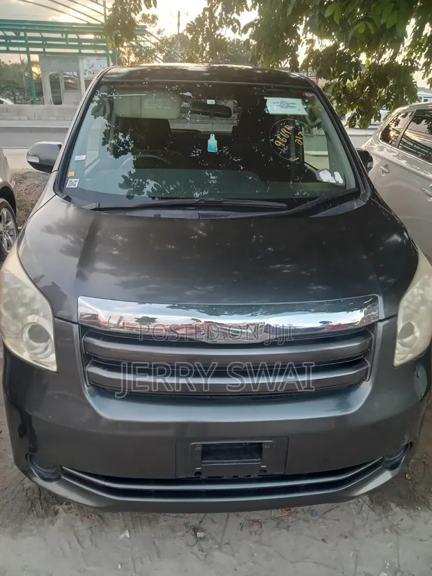 Toyota Noah 2008 - 1