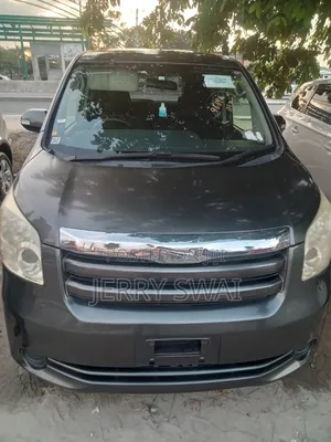 Toyota Noah 2008