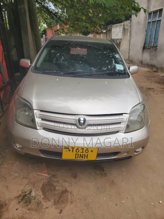 Toyota IST 2004 Gold - 1