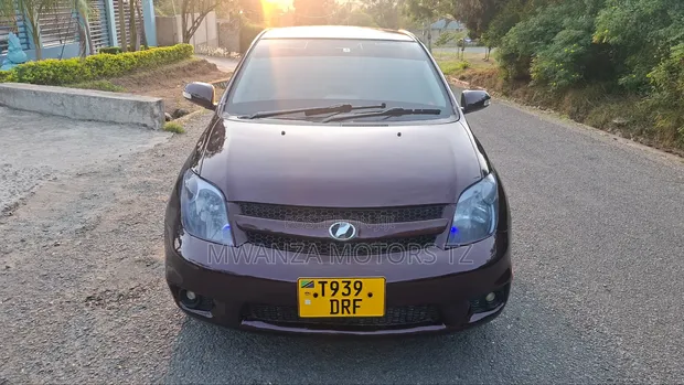 Toyota IST 2006 Burgundy - 1