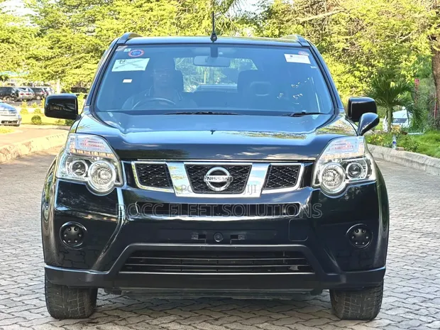 Nissan X-Trail 2012 Black - 1