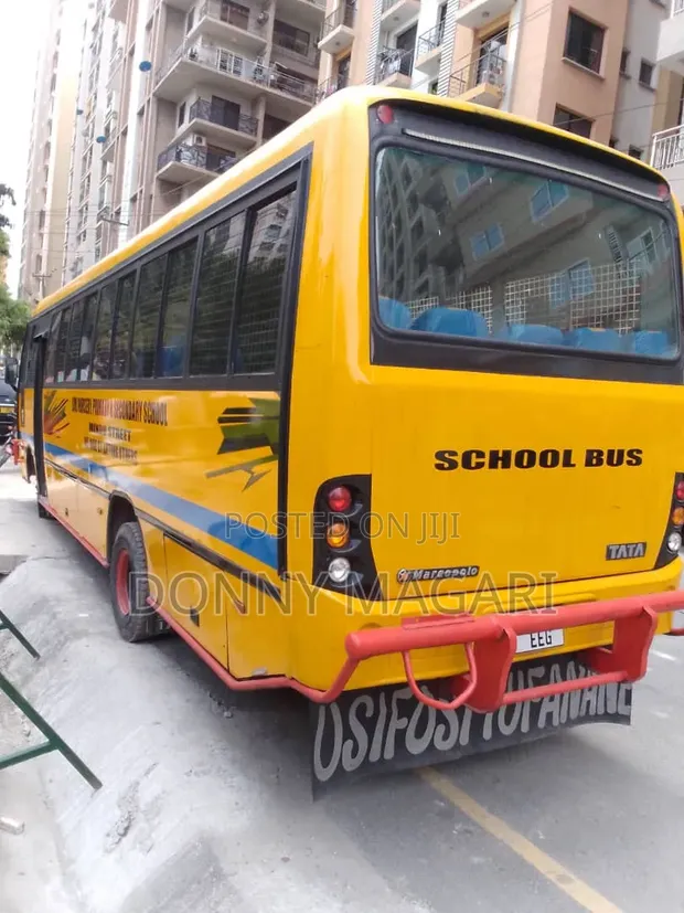 Tata Starbus Ultra Skool 2006 - Njano - 1