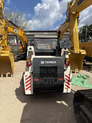 Komatsu PC220 Excavator - Brand New