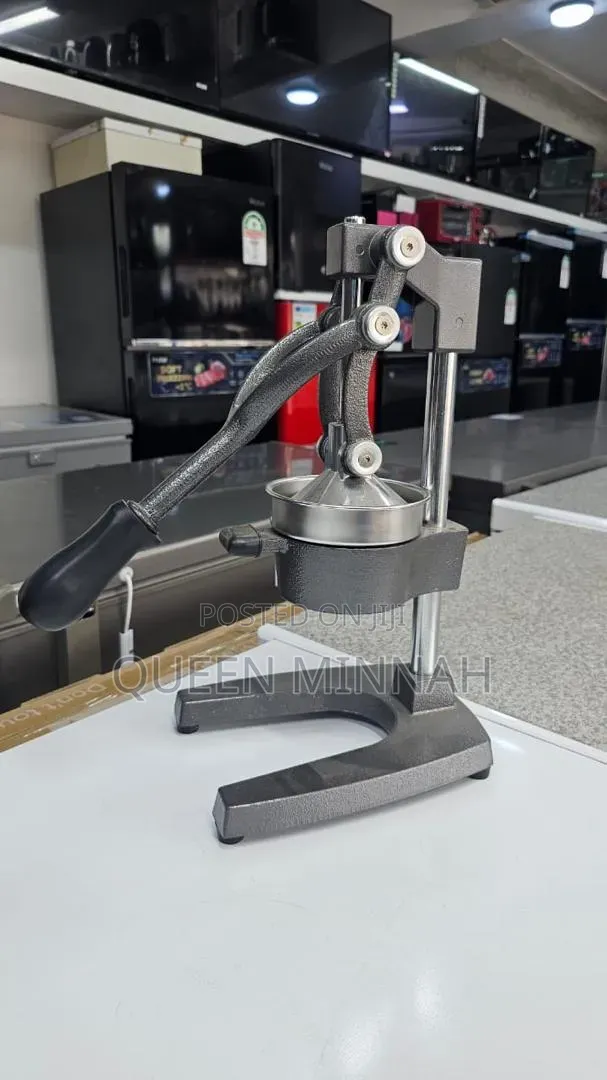Manual Heavy-Duty Citrus Juicer - 1