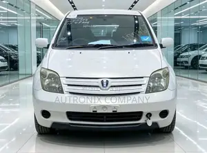 Toyota IST 2004 Off White