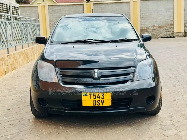 Toyota IST 2005 - Matt Black - 1