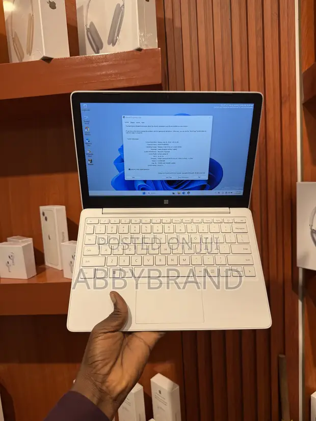 Microsoft Surface Laptop SE 11" 8GB RAM 128GB SSD - 1