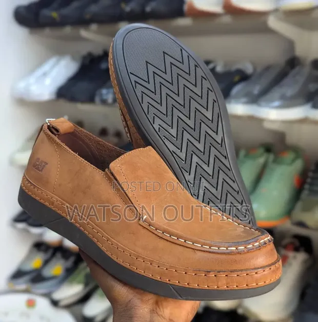 Viatu vya Wanaume vya Caterpillar Moccasins - Ngozi, Vipya Kabisa - 1