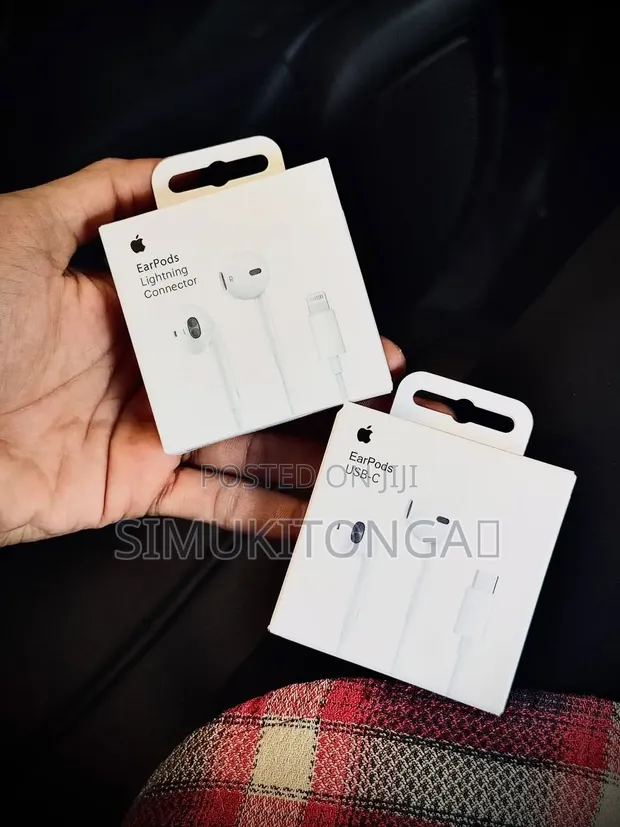 Apple iPhone Wired Earphones (USB-C) - 1