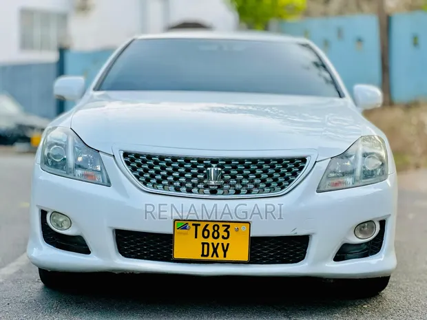 Toyota Crown 2009 Nyeupe - 1