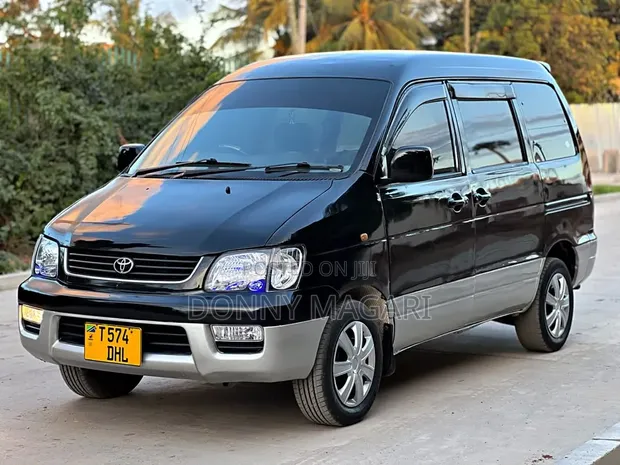 Toyota Noah 2003 Black - 1