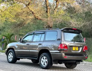 Toyota Land Cruiser VX Limited Amazon 2001 Gray
