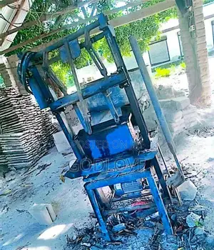 Brand New Concrete Block Making Machine with 2 Molds