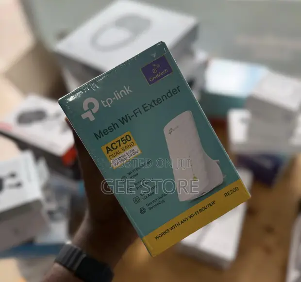 TP-Link RE200 WiFi Range Extender - 1