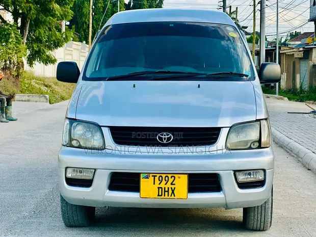 Toyota Noah 2001 Silver - 1