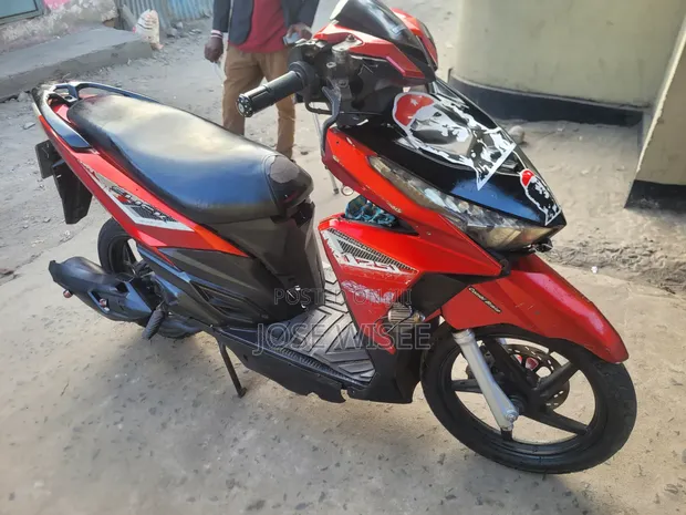 Honda CB 125 Red Scooter - 1
