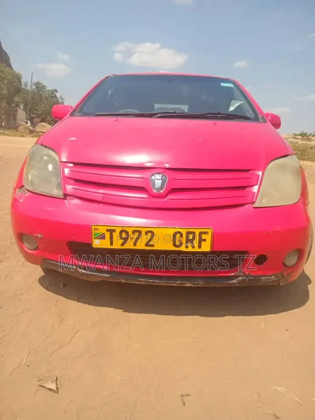 Toyota IST 2003 Nyeusi - 1