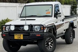 Toyota Land Cruiser Pickup 2013