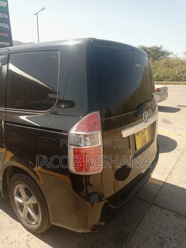 Toyota Noah 2005 Black - 1