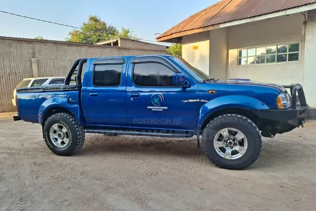 Nissan Hardbody 1992 Bluu - 1