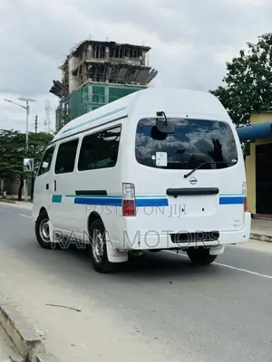 Nissan Caravan (Urvan) 2005 - White