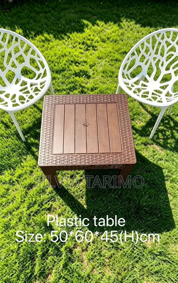Modern Outdoor Plastic Coffee Table - Brown Rattan Design - 1