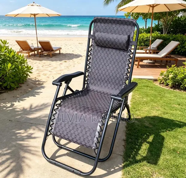 Luxury Folding Zero Gravity Recliner Chair - Outdoor Relaxation - 1
