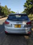 Hyundai Tucson 2014 Silver - 2