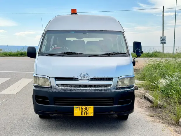 Toyota Grand HiAce 2007 Nyeupe - 1