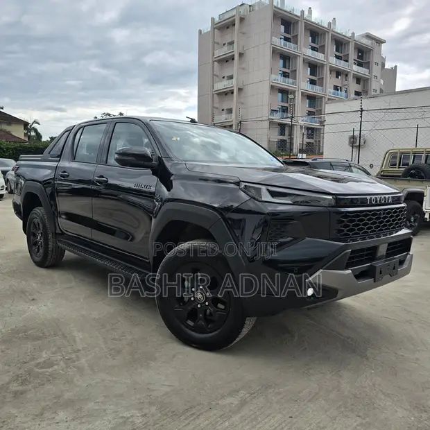 New Toyota Hilux 2.8 Overland Double Cab 2025 - 1