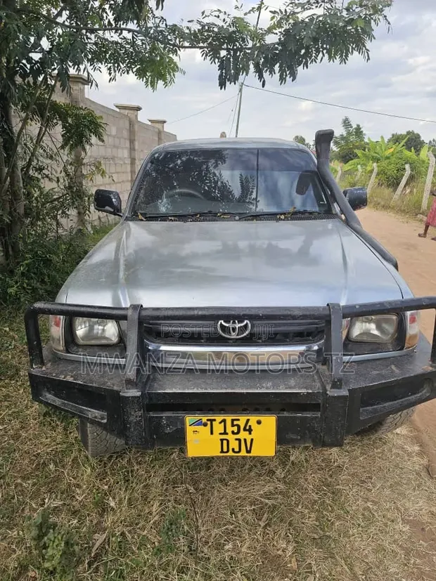 Toyota Hilux 2001 Double Cabin - 1