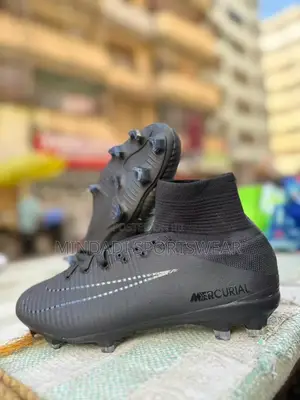 Viatu vya Mpira wa Miguu Nike - Vipya Kabisa