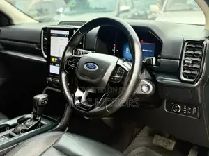 Ford Everest XLT 2023 Gray