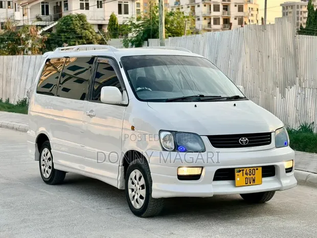 Toyota Noah 2001 White - 1
