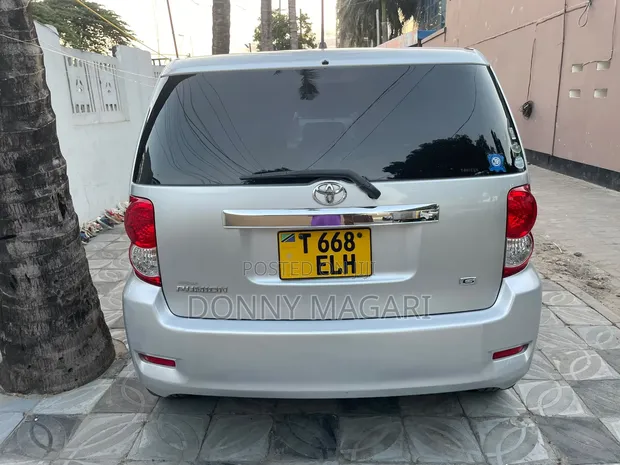 Toyota Corolla Rumion 2009 Silver - 1