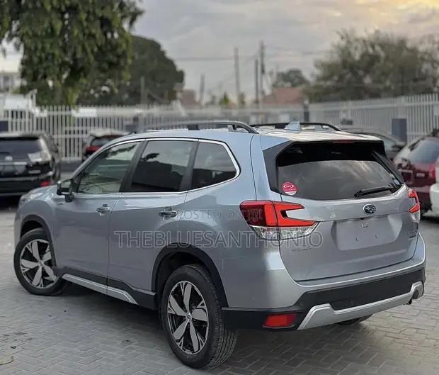 Subaru Forester 2019 Silver - 1