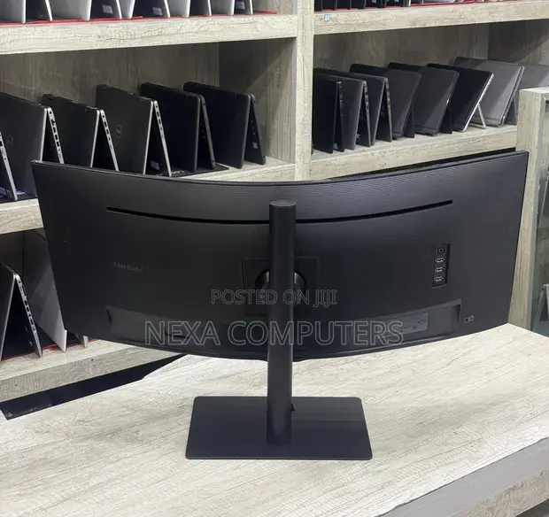 Samsung Monitor 34-Inch Ultra HD 4K - 1